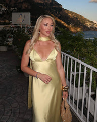 Bianca szatén maxiruha sállal