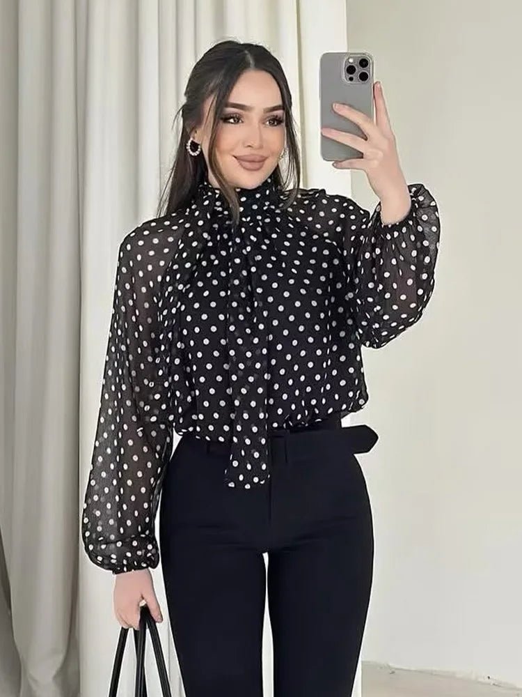 Sofia pöttyös blúz magas gallérral